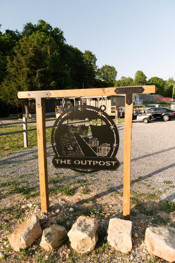The Outpost Hotel Grand Rivers Exterior photo