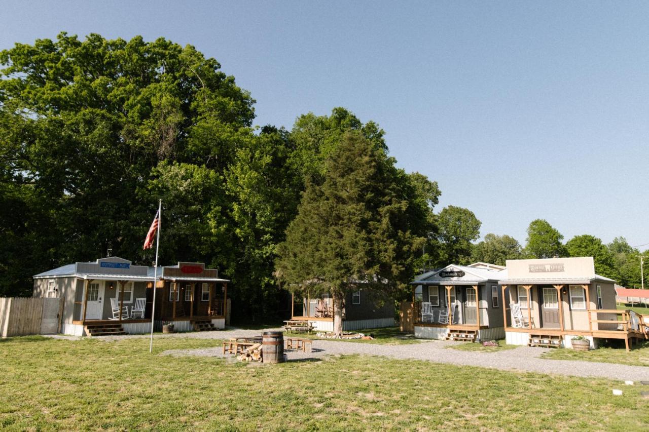 The Outpost Hotel Grand Rivers Exterior photo